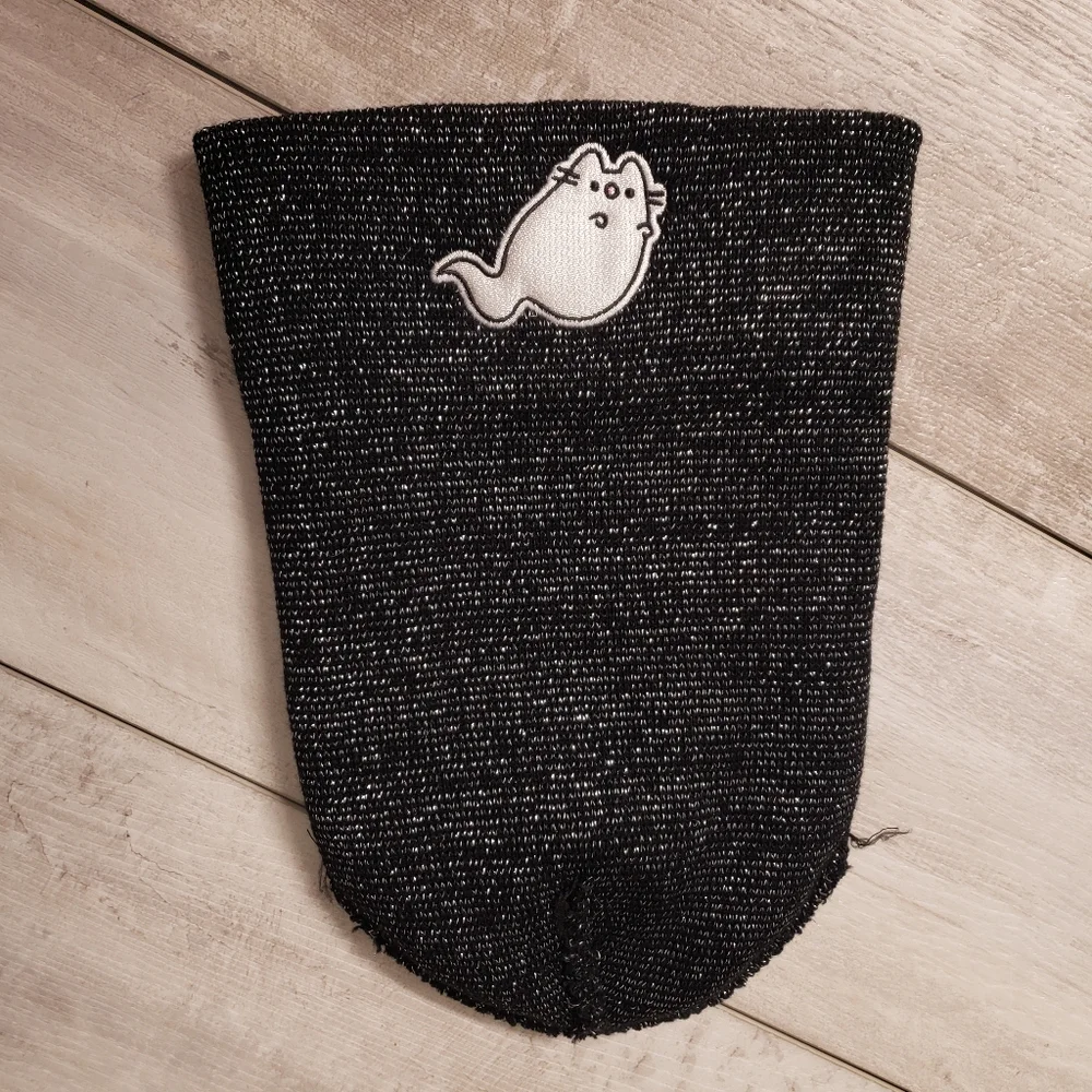 Pusheen gently pre